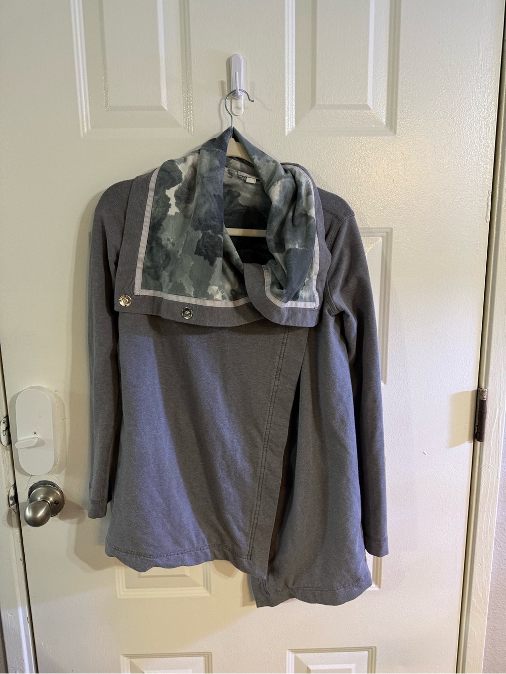 Lululemon Savasana Wrap Jacket Womens Size 2 Gray Watercolor Snap Cardigan